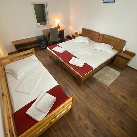 Casa Irinella Bed & Breakfast Satu Mare Exterior photo