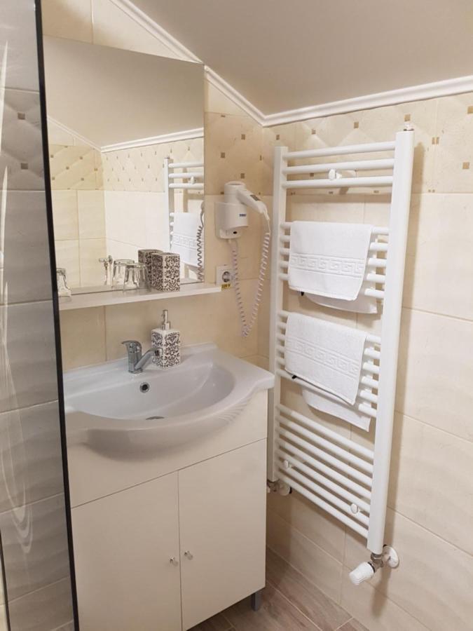 Casa Irinella Bed & Breakfast Satu Mare Exterior photo