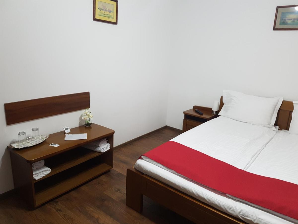 Casa Irinella Bed & Breakfast Satu Mare Exterior photo
