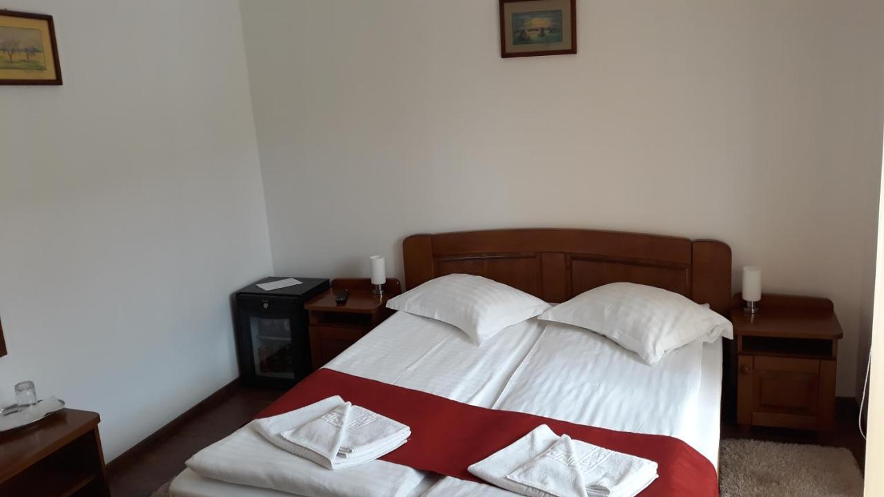 Casa Irinella Bed & Breakfast Satu Mare Exterior photo