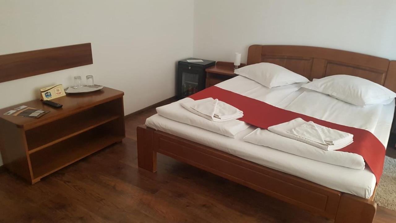 Casa Irinella Bed & Breakfast Satu Mare Exterior photo