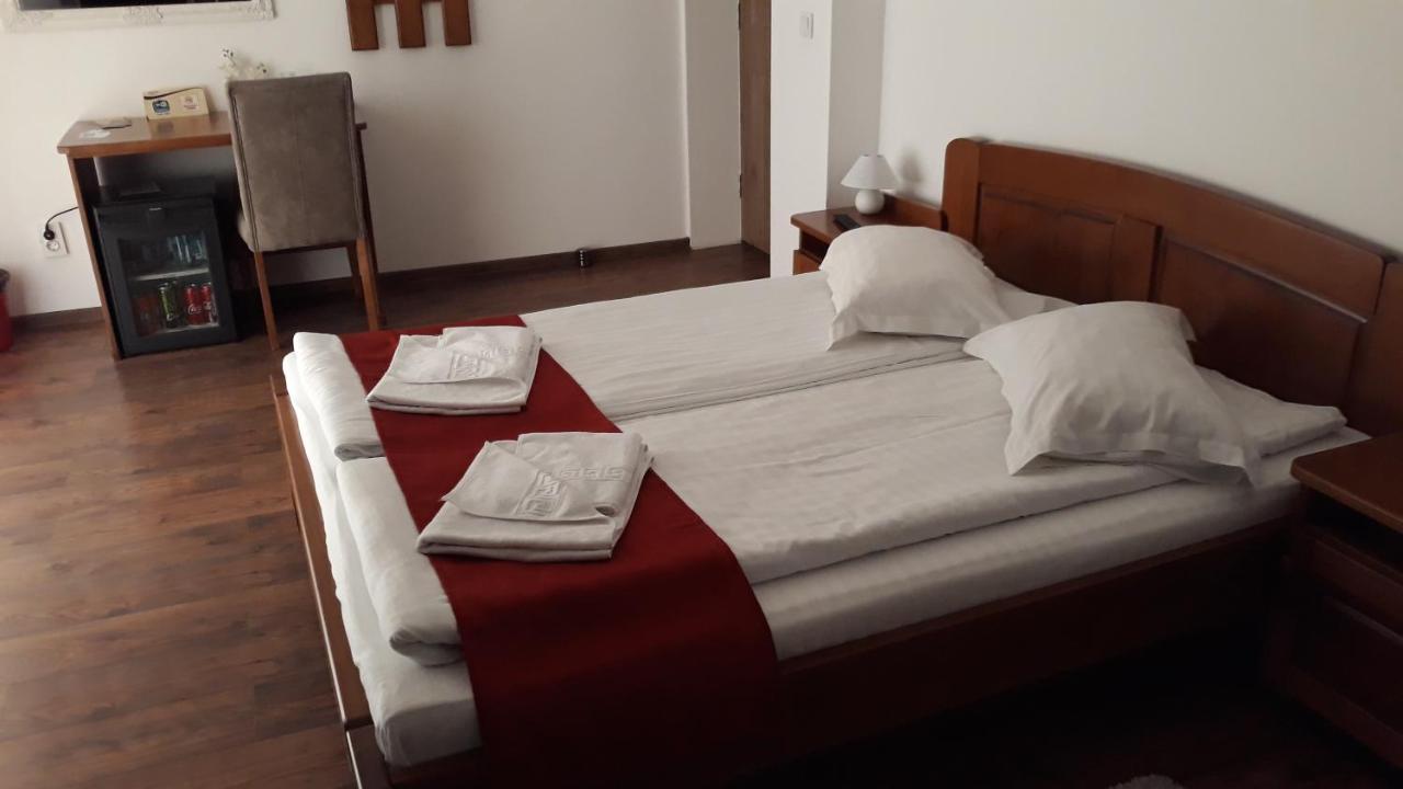 Casa Irinella Bed & Breakfast Satu Mare Exterior photo